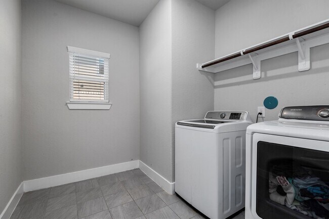 Building Photo - 17828 Hanson Ridge Dr