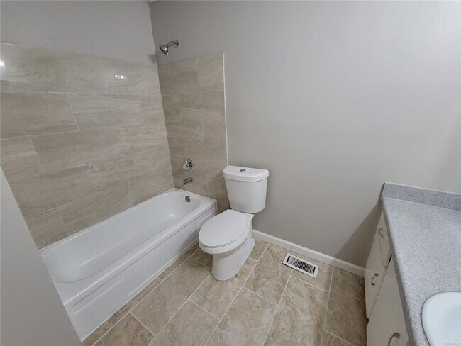 Building Photo - 3439 Malabar Rd