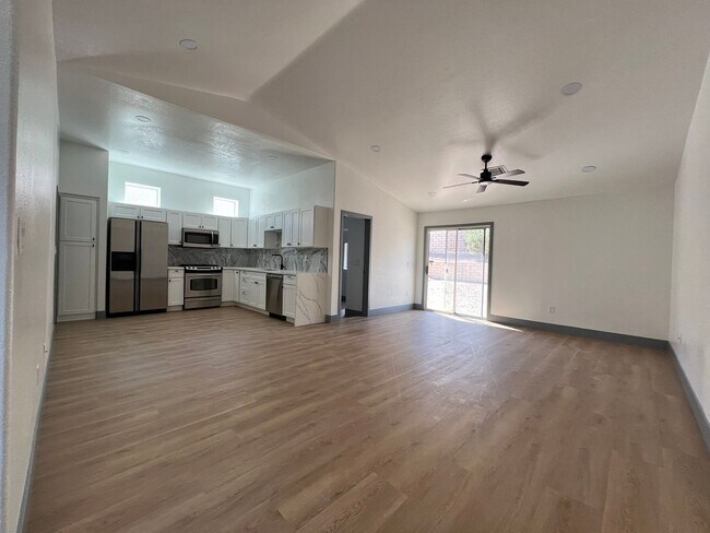 Building Photo - 10704 Paradise Point Dr