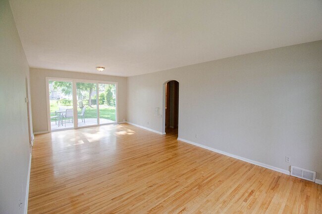 Building Photo - 306 19th Ave SW