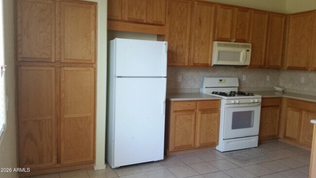 Building Photo - 3210 E Lark Dr