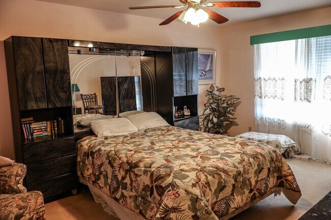 Building Photo - 108 E Campeche St