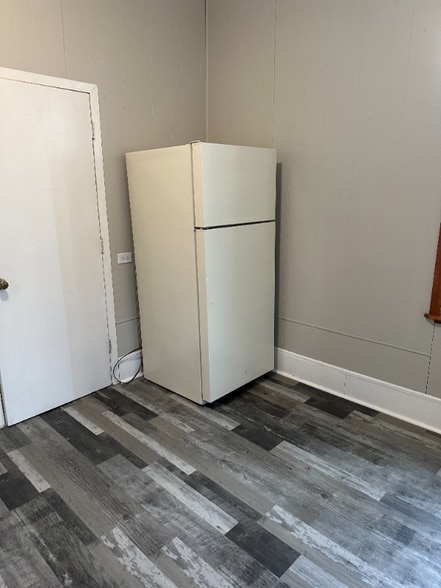 Building Photo - 1018 8th St S