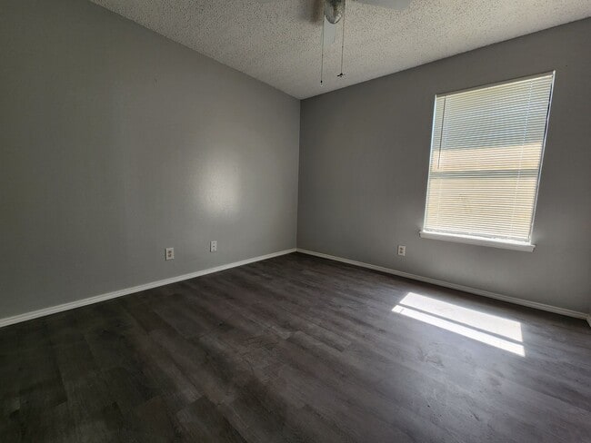 Building Photo - 3-Bedroom Home Near Goodfellow Airforce Ba...