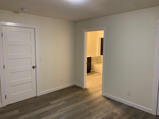 Building Photo - 15722 SE Oatfield Rd