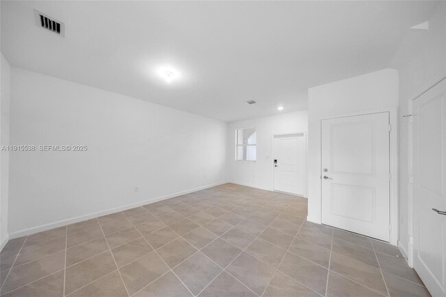 Building Photo - 2751 SE 25th Ave