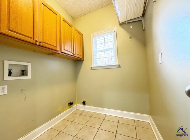 Building Photo - 701 Victoria Cir