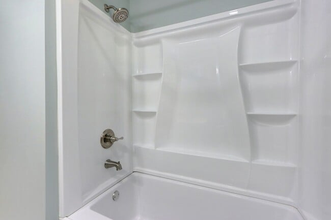 Building Photo - Renovated Three Bedroom, Two Bathroom Sing...