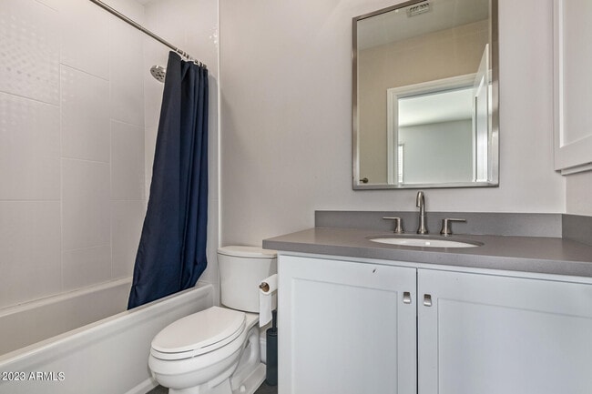 Building Photo - 4816 N Woodmere Fairway