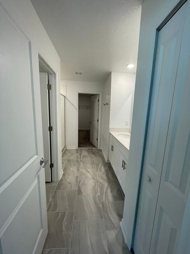 Building Photo - 4 Bedroom 2.5 Bathroom home located in Preserves at LPGA
