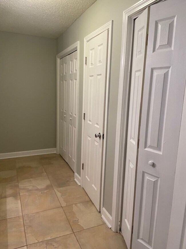 Building Photo - cpl4