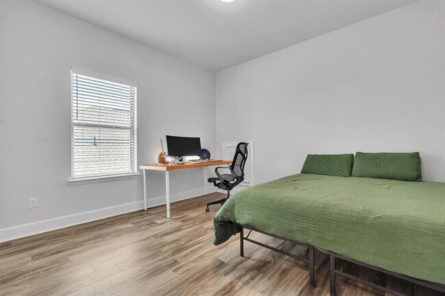Building Photo - 113 Lenera Dr