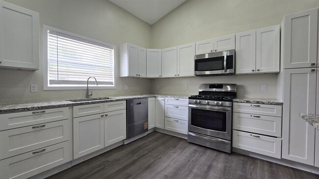 Building Photo - 305 Remuda Dr