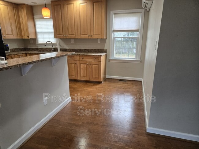 Building Photo - 519 Maycox Ave