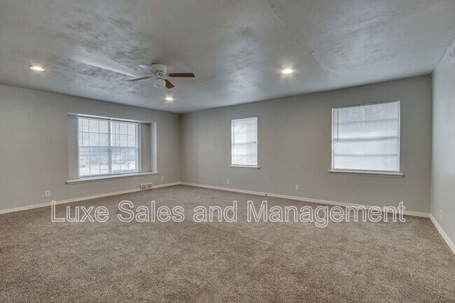 Building Photo - 236 NW 85th St