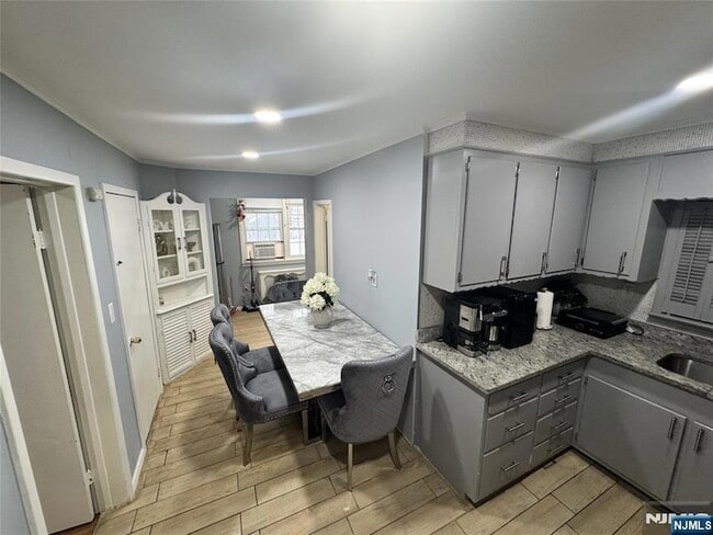 Building Photo - 460 Ave E