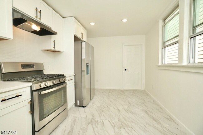 Building Photo - 210 Sandford Ave