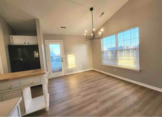 Building Photo - 150 Valdez Cir