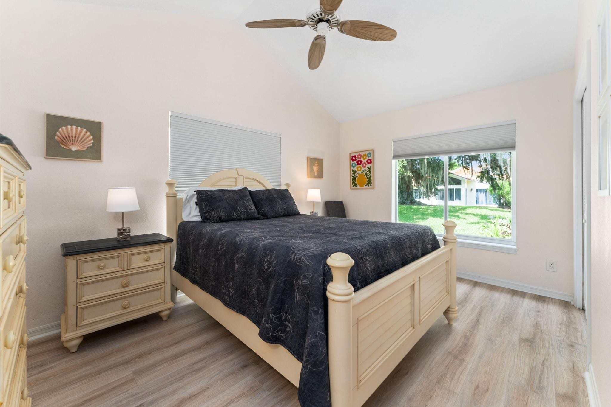 Queen Bedroom - 7906 Swiss Fairways Ave