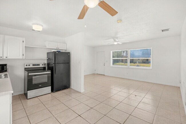 Building Photo - 480 Falmouth Ave