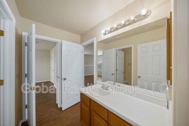 Building Photo - 537 Starling Creek