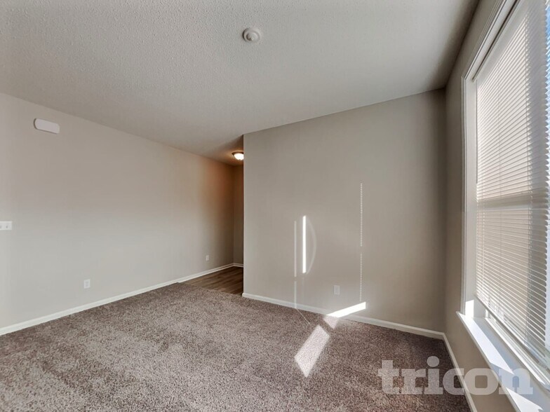 Building Photo - 4279 Round Lake Bend