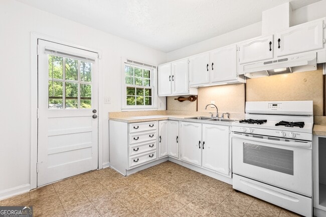 Building Photo - 4150 Hanes Dr