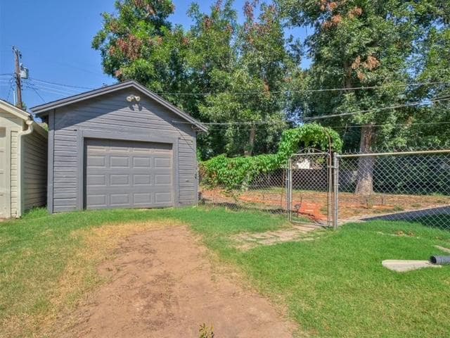 Building Photo - 4507 N Donald Ave