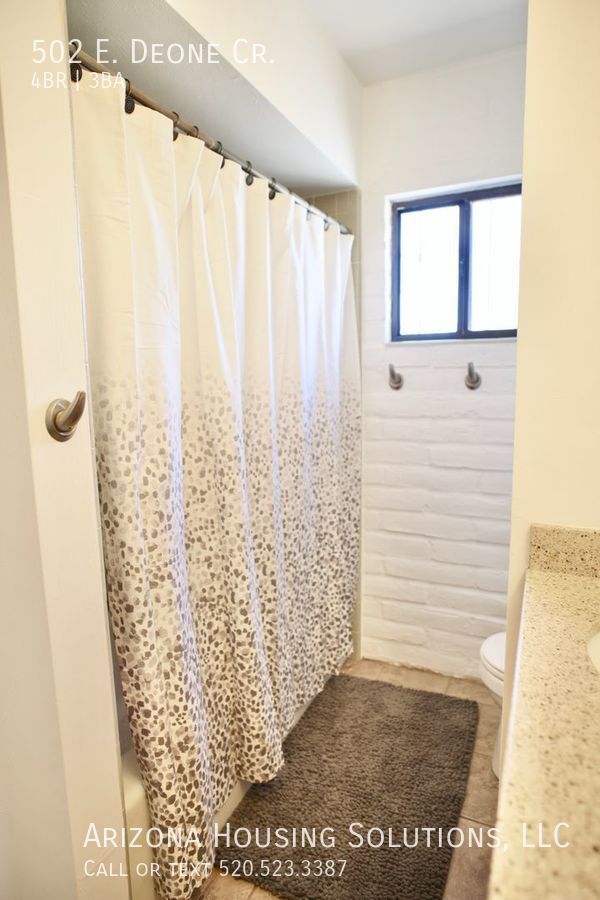 Building Photo - 502 E Deone Ln