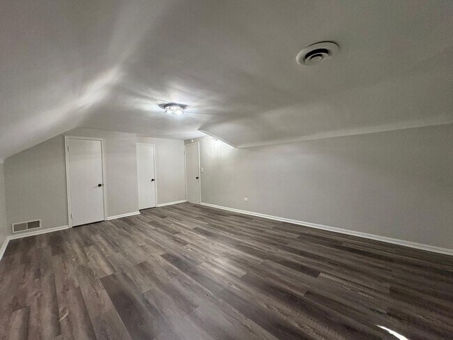Building Photo - 1037 Keystone Dr