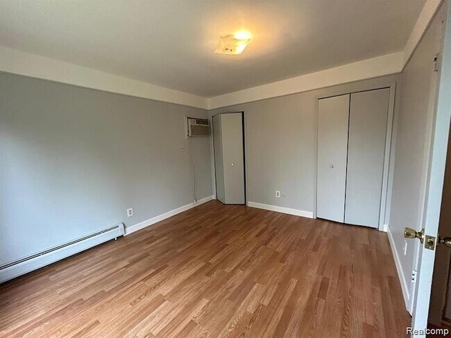 Building Photo - 16480 E 9 Mile Rd