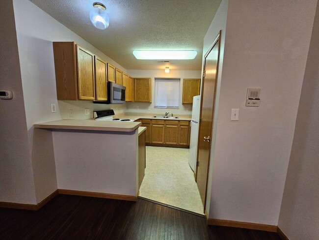 Building Photo - 2 bedroom 2 bath condo - Great Marion Loca...