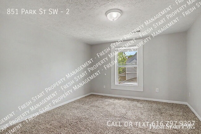 Building Photo - 851 Park St SW