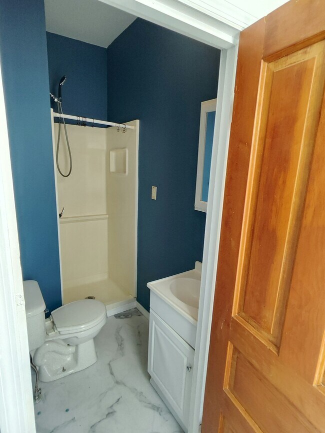 Building Photo - 104 S Tecumseh St