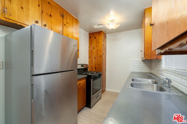 Building Photo - 1453 Butler Ave