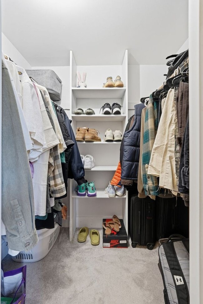 Building Photo - Beautifully Renovated 2-Bedroom Condo in the Heart of Reston!