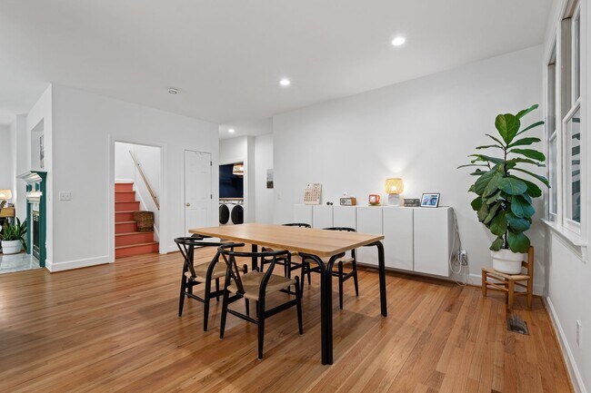 Building Photo - Beautiful Home in the Desirable Bel Arbor Community!