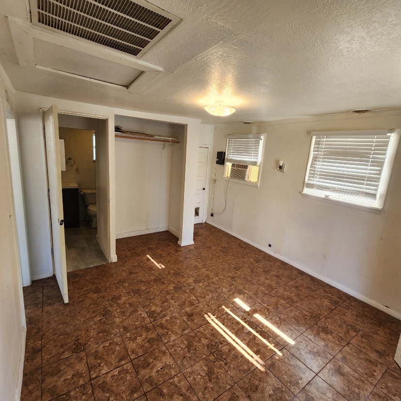 Building Photo - 635 Elm Ave