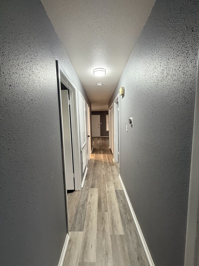 Building Photo - 105 S Oklahoma St
