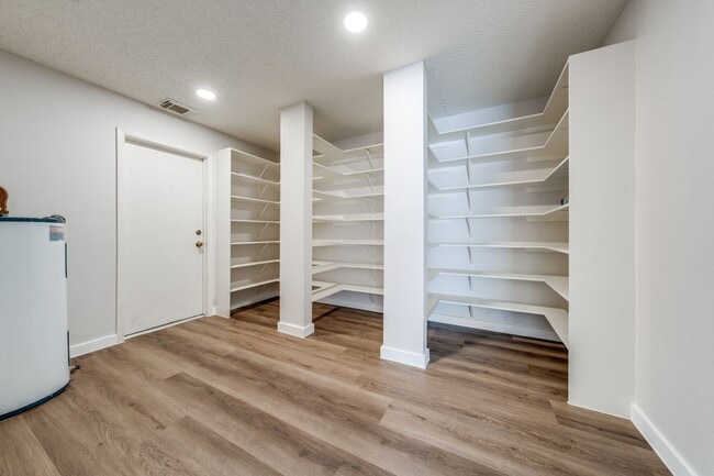 Building Photo - Amazing LOCATION! DeZavala & IH-10 Four Be...