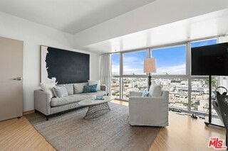 Building Photo - 13700 Marina Pointe Dr