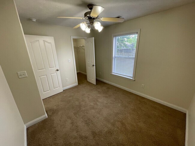 Building Photo - Three Bedroom Single Family Home - West La...