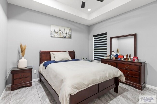 Building Photo - 29 N Queen Palm