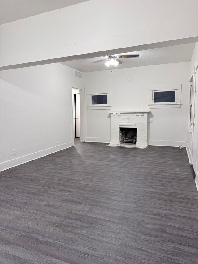 Building Photo - Call Today!