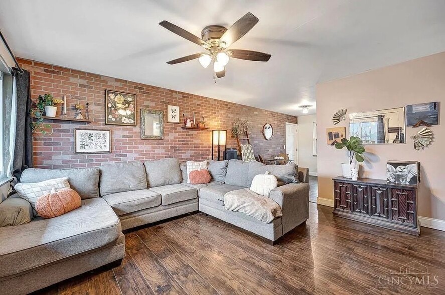 Building Photo - 477 Warr Ln