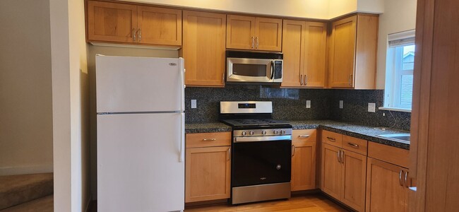 Building Photo - 3 Bed / 2 Bath Issaquah Highlands Townhome...