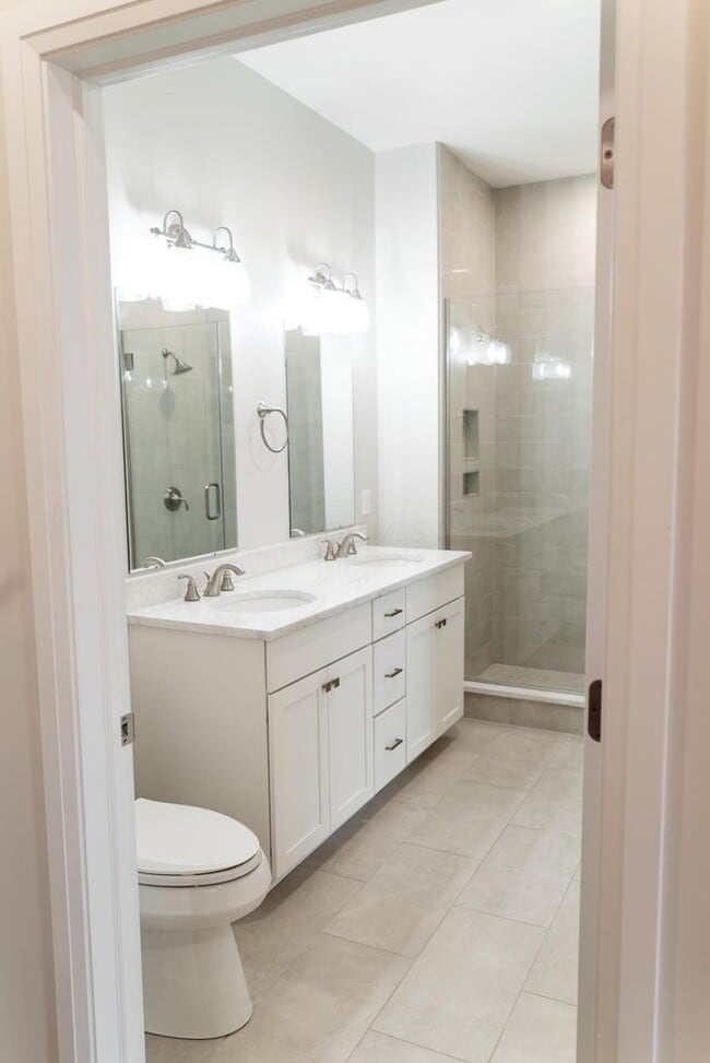 Building Photo - 6633 Dale Dr