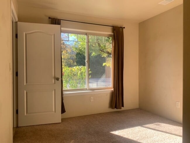 Building Photo - 205 Classick Dr