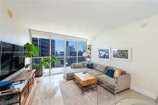 Building Photo - 475 Brickell Ave