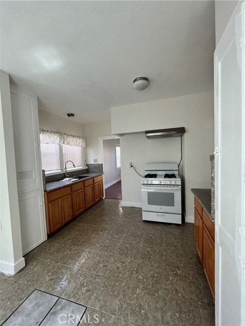 Building Photo - 909 N Garfield Ave